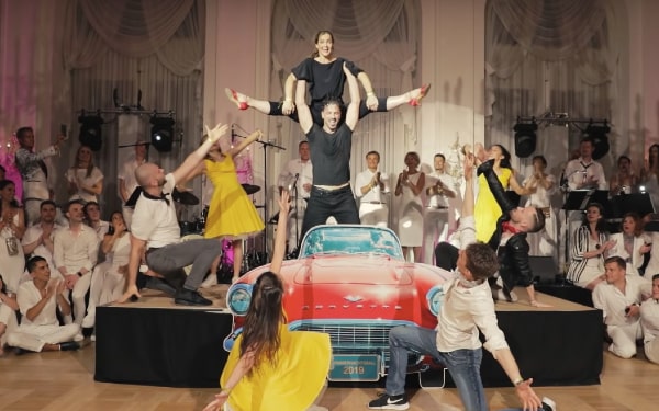 Sommernachtsball Aufführung auf der Bühne